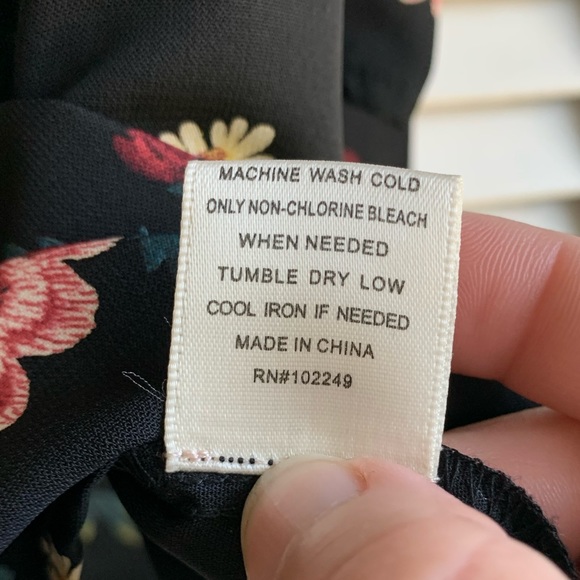 Skies are Blue Eleana Cold Shoulder Blouse - Picture 9 of 12